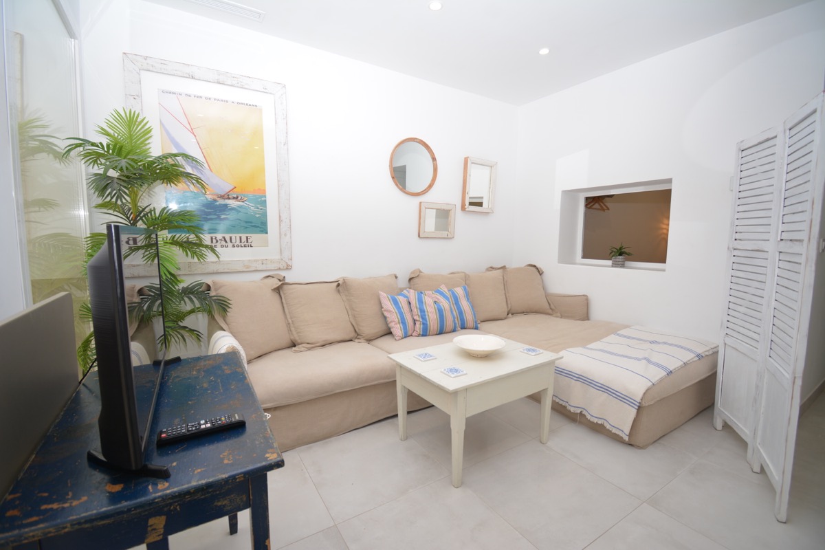 Reihenhaus zu verkaufen in Puerto de Jávea, 100 m vom Meer entfernt, renoviert.