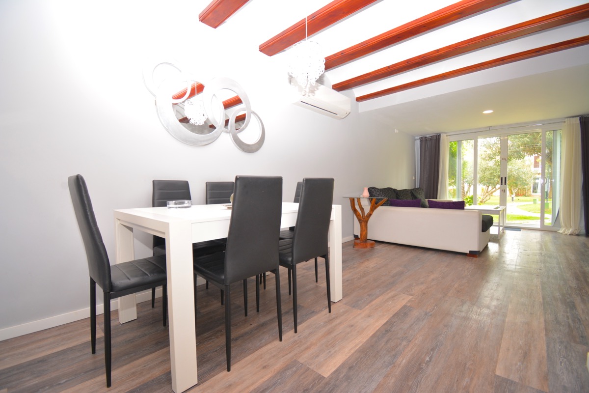 Bonito adosado dúplex  en venta, en zona La Pedrera.