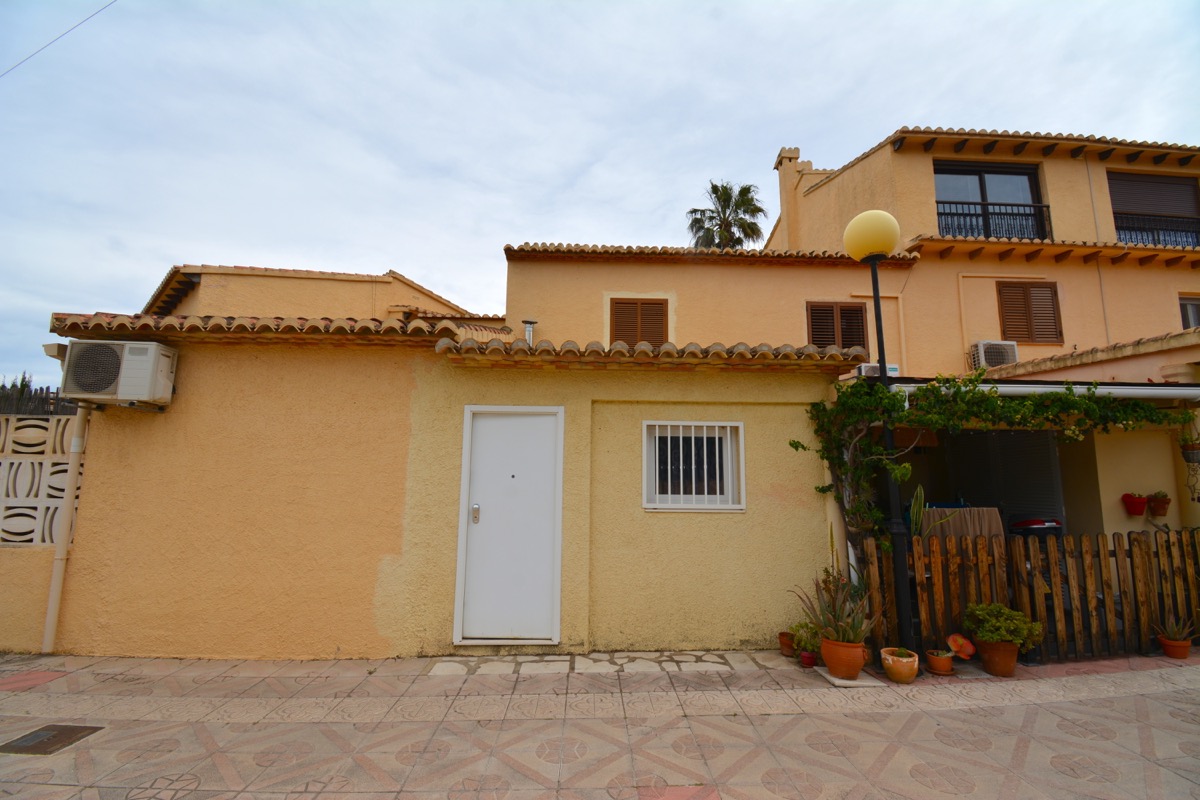 Bonito adosado dúplex  en venta, en zona La Pedrera.