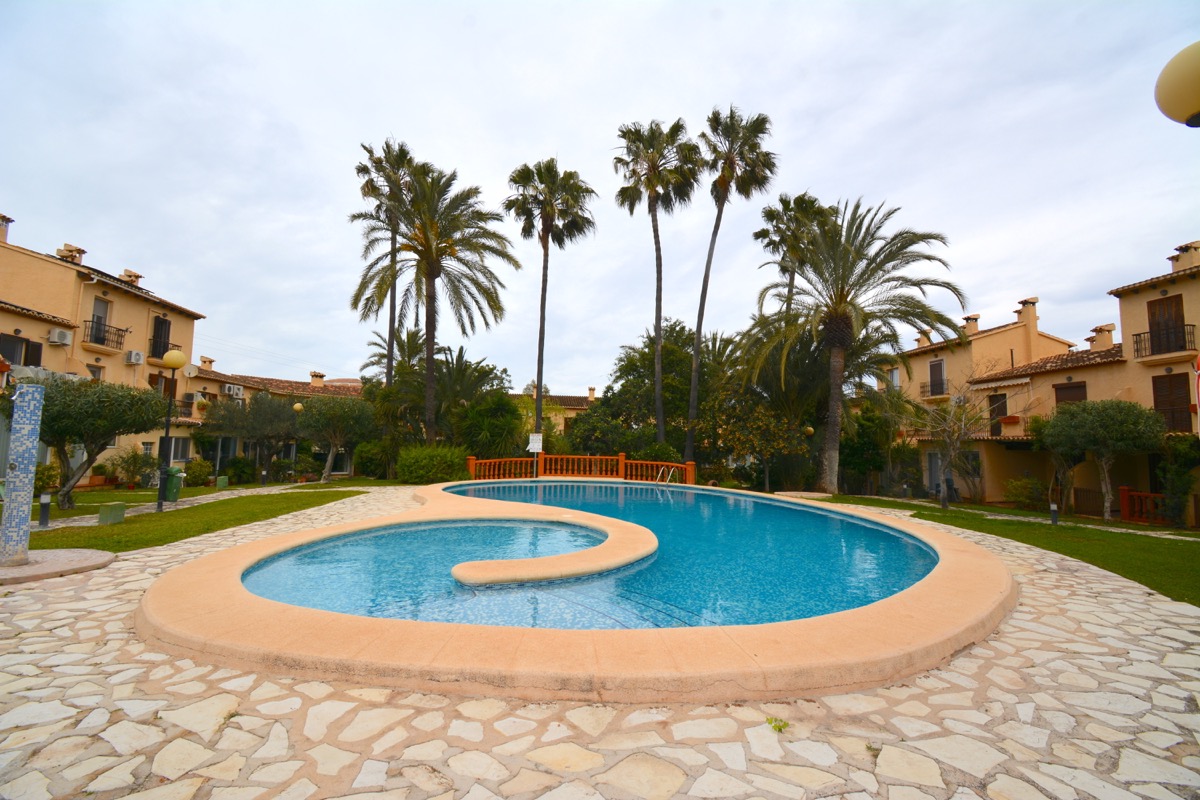 Bonito adosado dúplex  en venta, en zona La Pedrera.