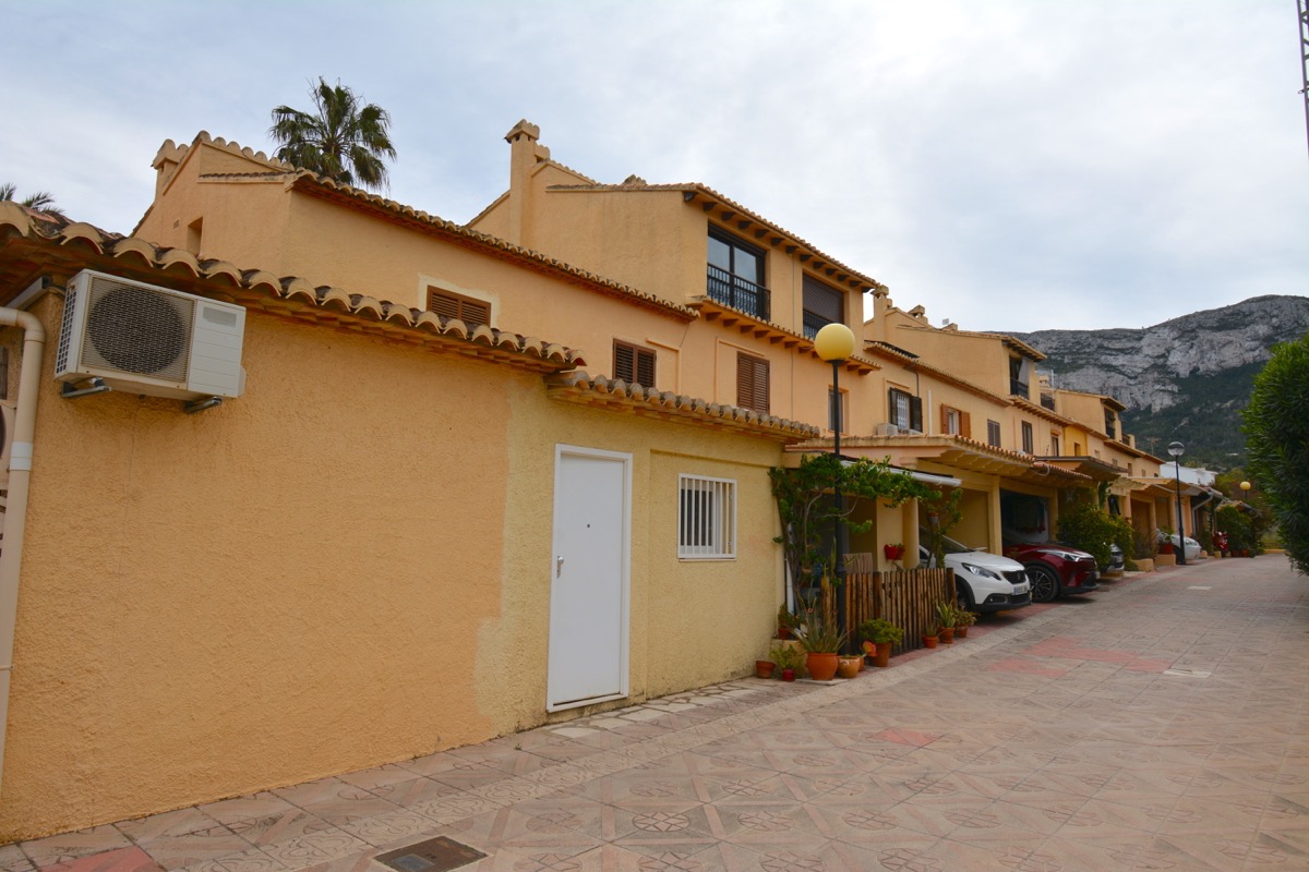 Bonito adosado dúplex  en venta, en zona La Pedrera.
