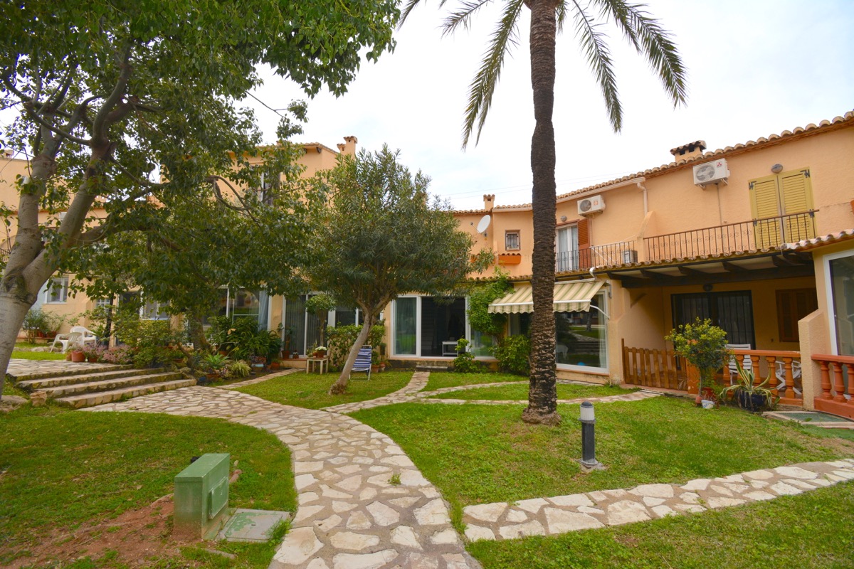 Bonito adosado dúplex  en venta, en zona La Pedrera.