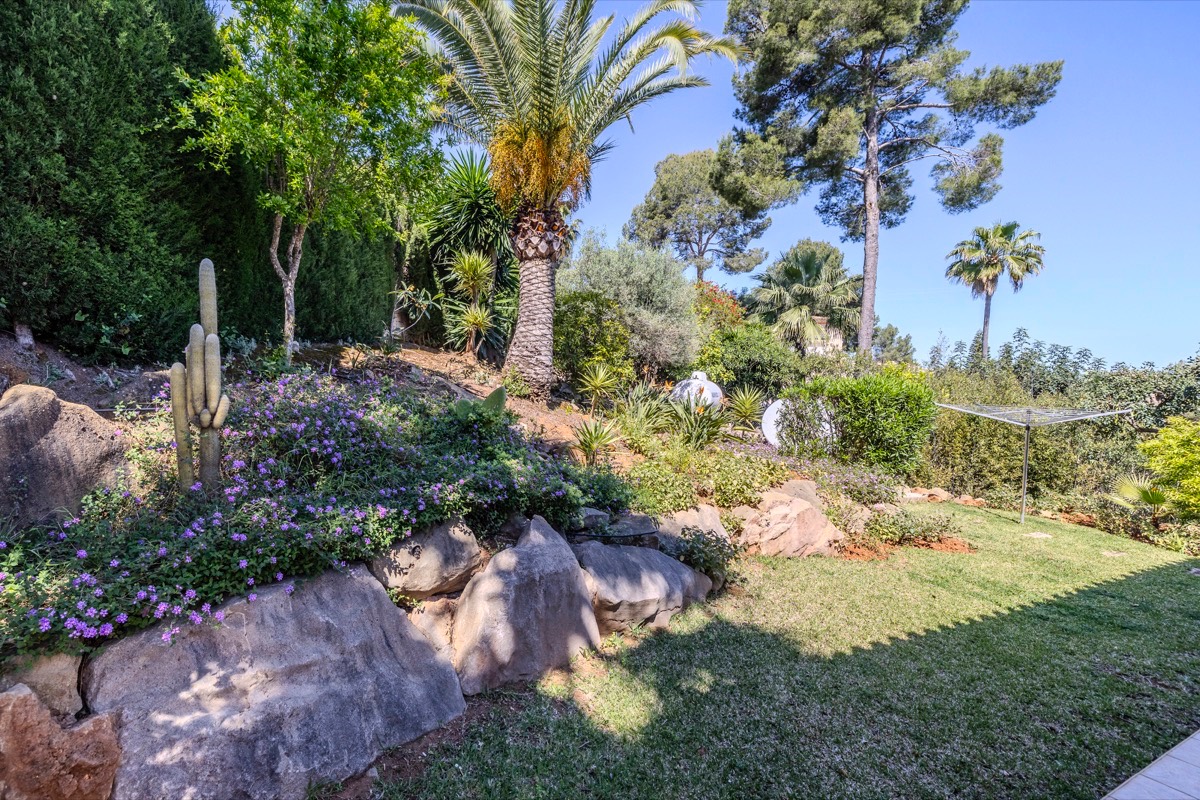 VILLA CON MUCHO ENCANTO EN VENTA EN LA SELLA CON PRECIOSAS VISTAS 