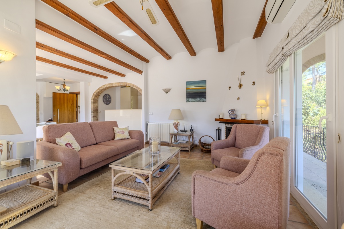 VILLA CON MUCHO ENCANTO EN VENTA EN LA SELLA CON PRECIOSAS VISTAS 