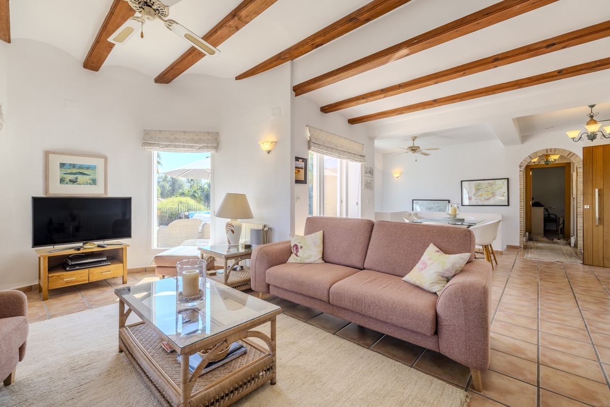VILLA CON MUCHO ENCANTO EN VENTA EN LA SELLA CON PRECIOSAS VISTAS 