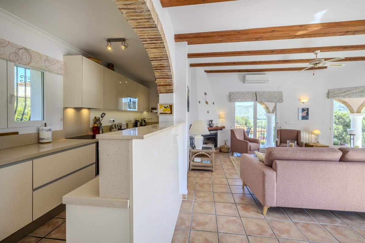 VILLA CON MUCHO ENCANTO EN VENTA EN LA SELLA CON PRECIOSAS VISTAS 