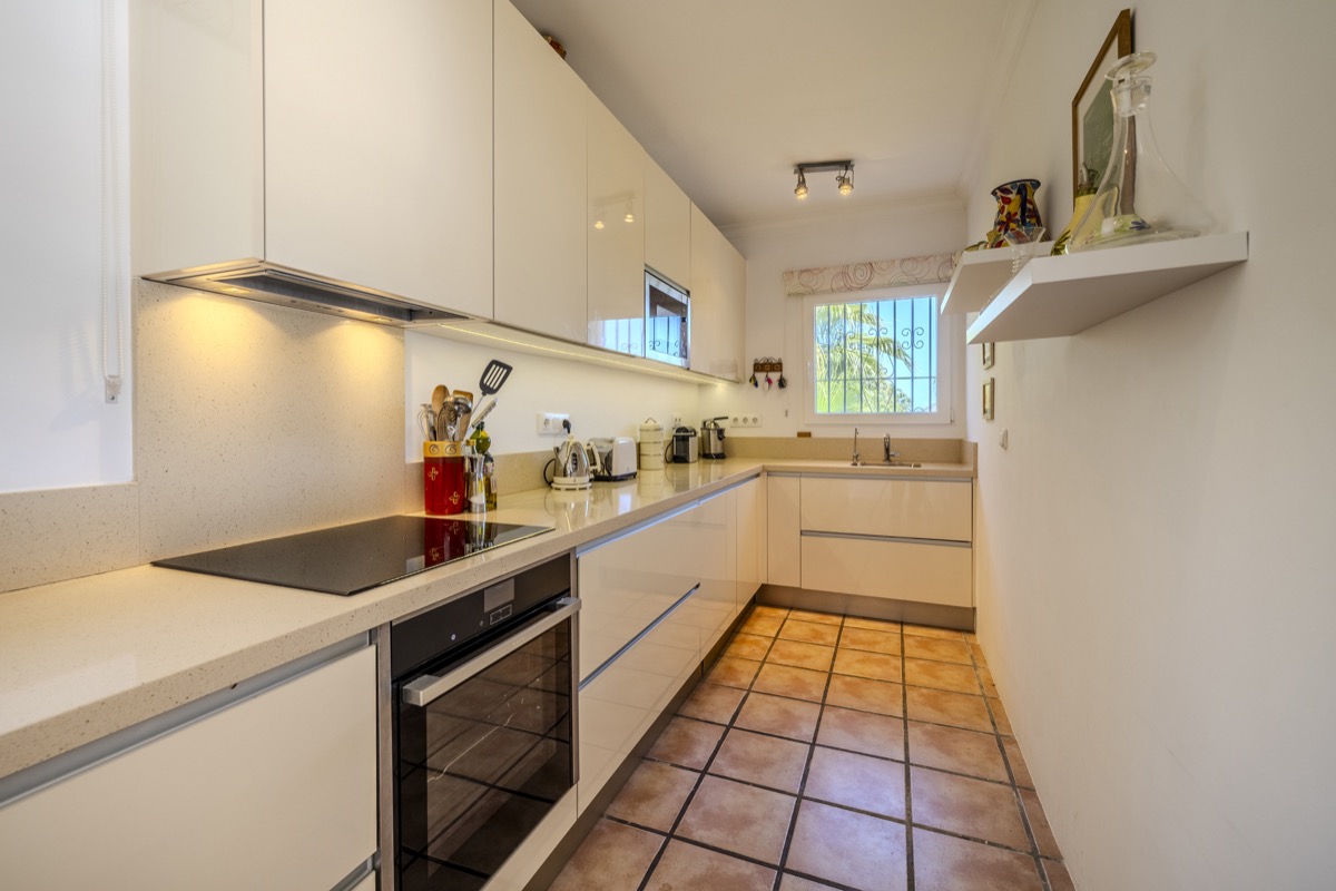 VILLA CON MUCHO ENCANTO EN VENTA EN LA SELLA CON PRECIOSAS VISTAS 