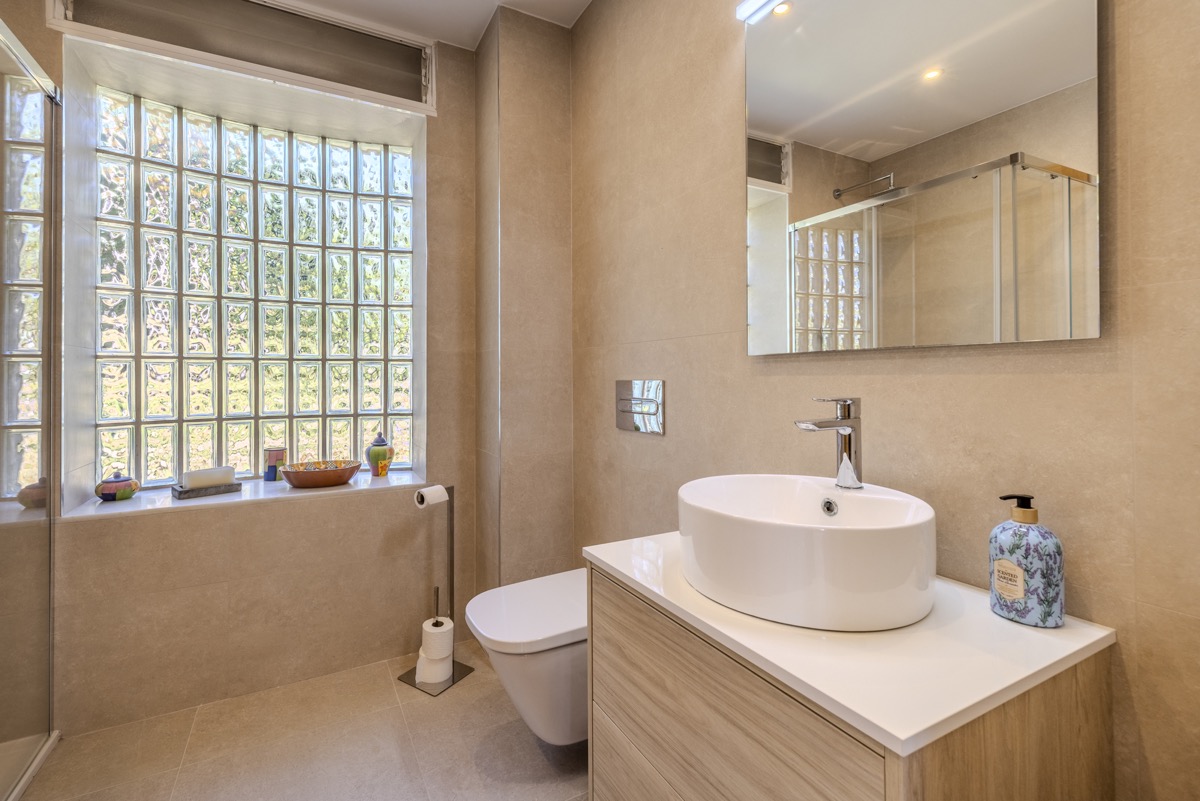 VILLA CON MUCHO ENCANTO EN VENTA EN LA SELLA CON PRECIOSAS VISTAS 