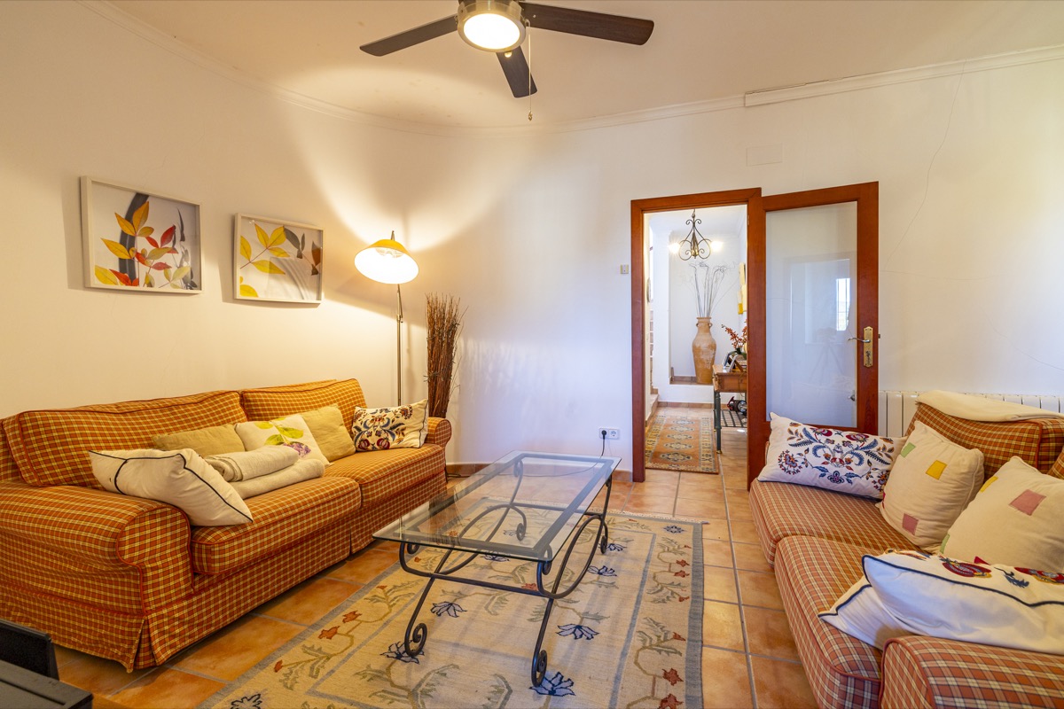 VILLA CON MUCHO ENCANTO EN VENTA EN LA SELLA CON PRECIOSAS VISTAS 