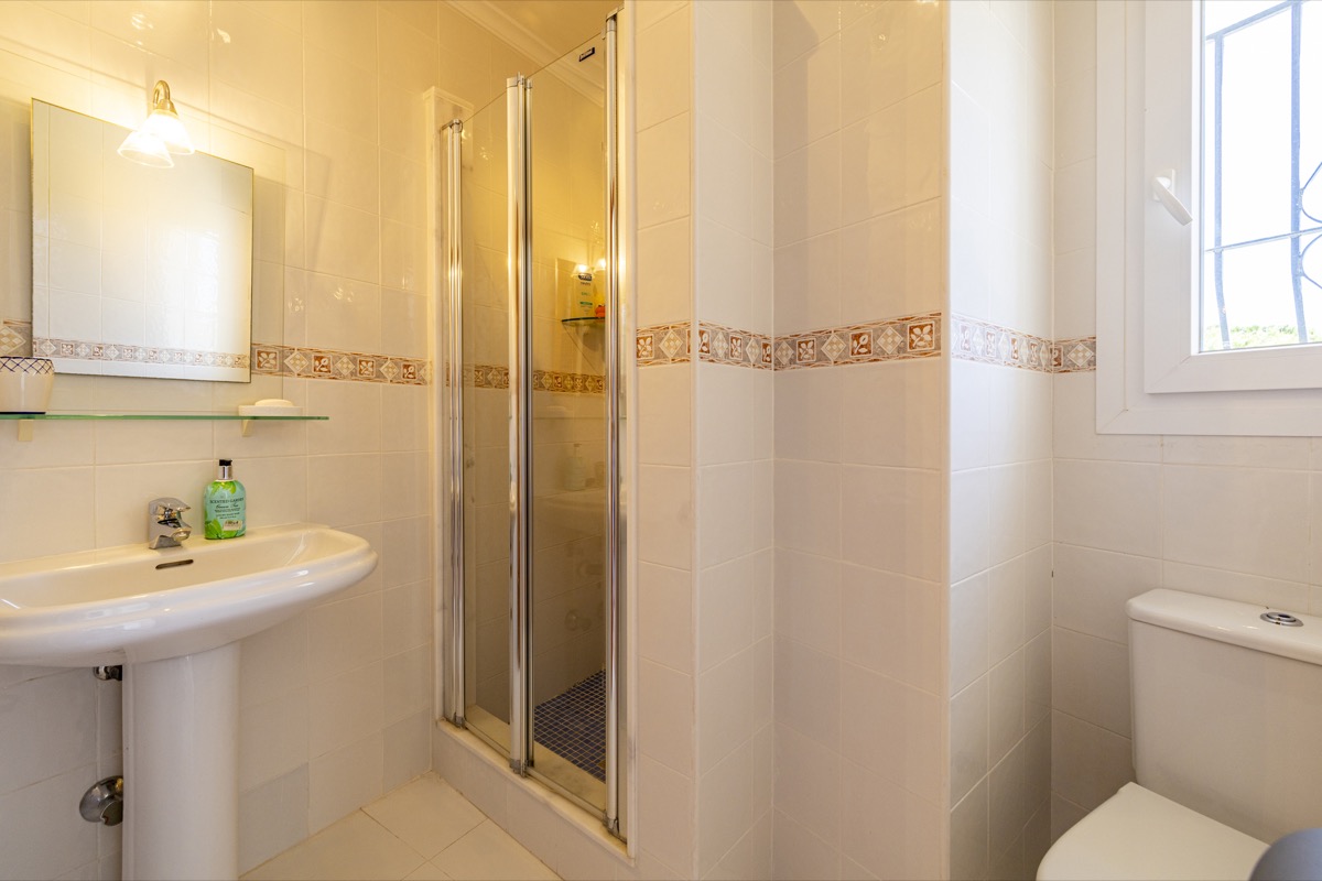 VILLA CON MUCHO ENCANTO EN VENTA EN LA SELLA CON PRECIOSAS VISTAS 