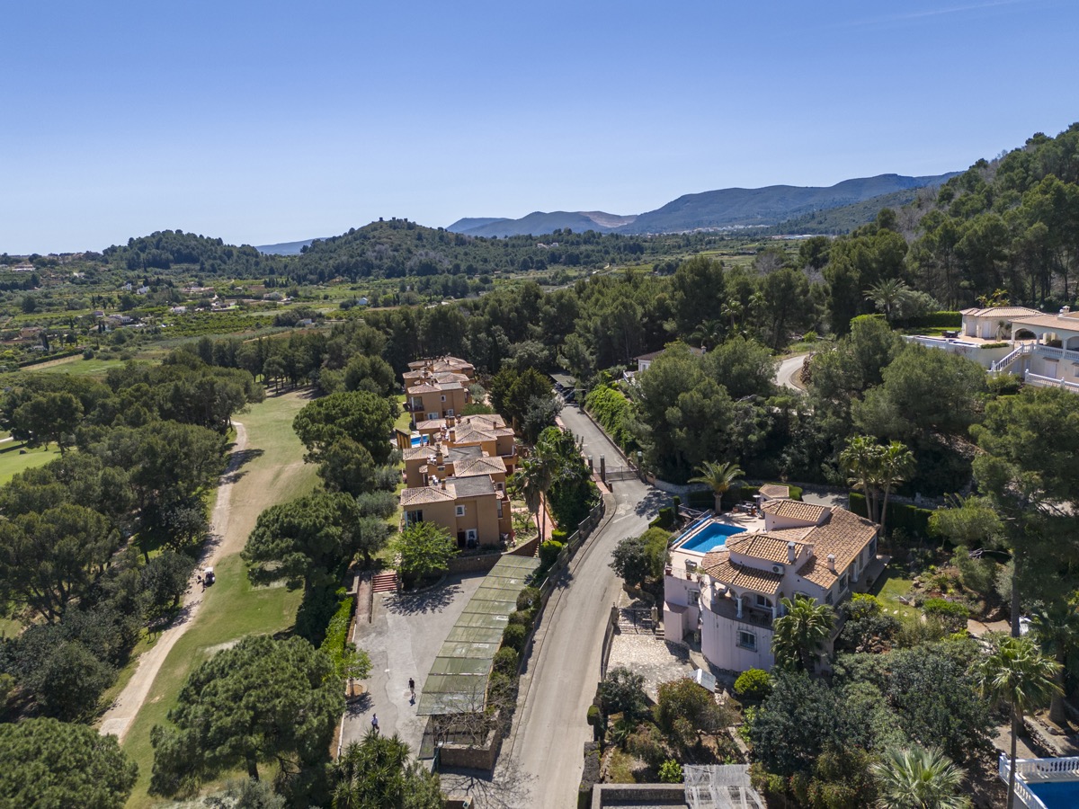 VILLA CON MUCHO ENCANTO EN VENTA EN LA SELLA CON PRECIOSAS VISTAS 