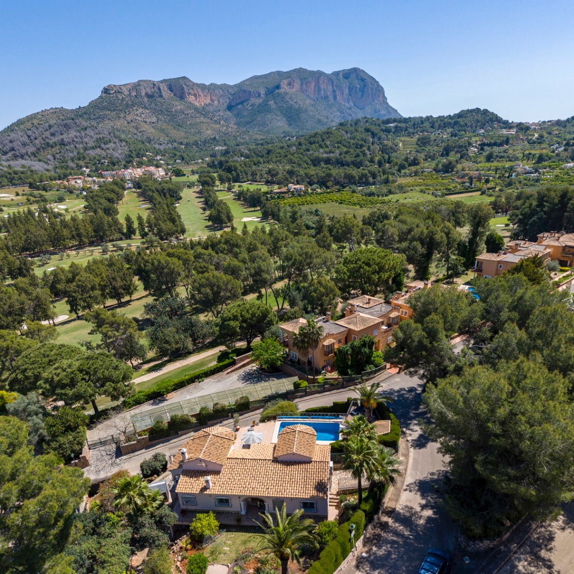 VILLA CON MUCHO ENCANTO EN VENTA EN LA SELLA CON PRECIOSAS VISTAS 