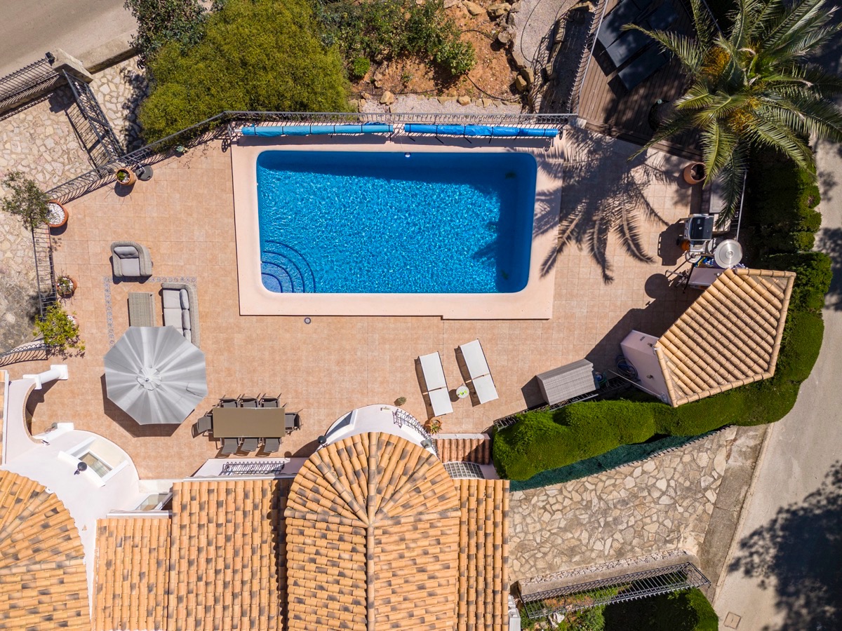 VILLA CON MUCHO ENCANTO EN VENTA EN LA SELLA CON PRECIOSAS VISTAS 