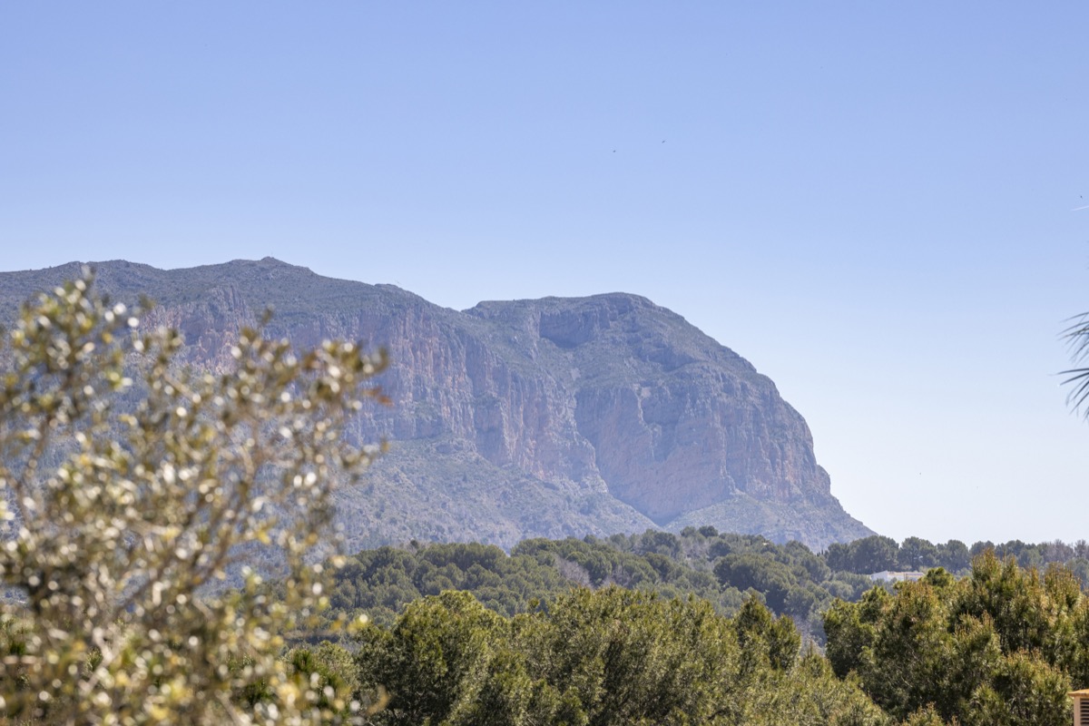 VILLA CON MUCHO ENCANTO EN VENTA EN LA SELLA CON PRECIOSAS VISTAS 