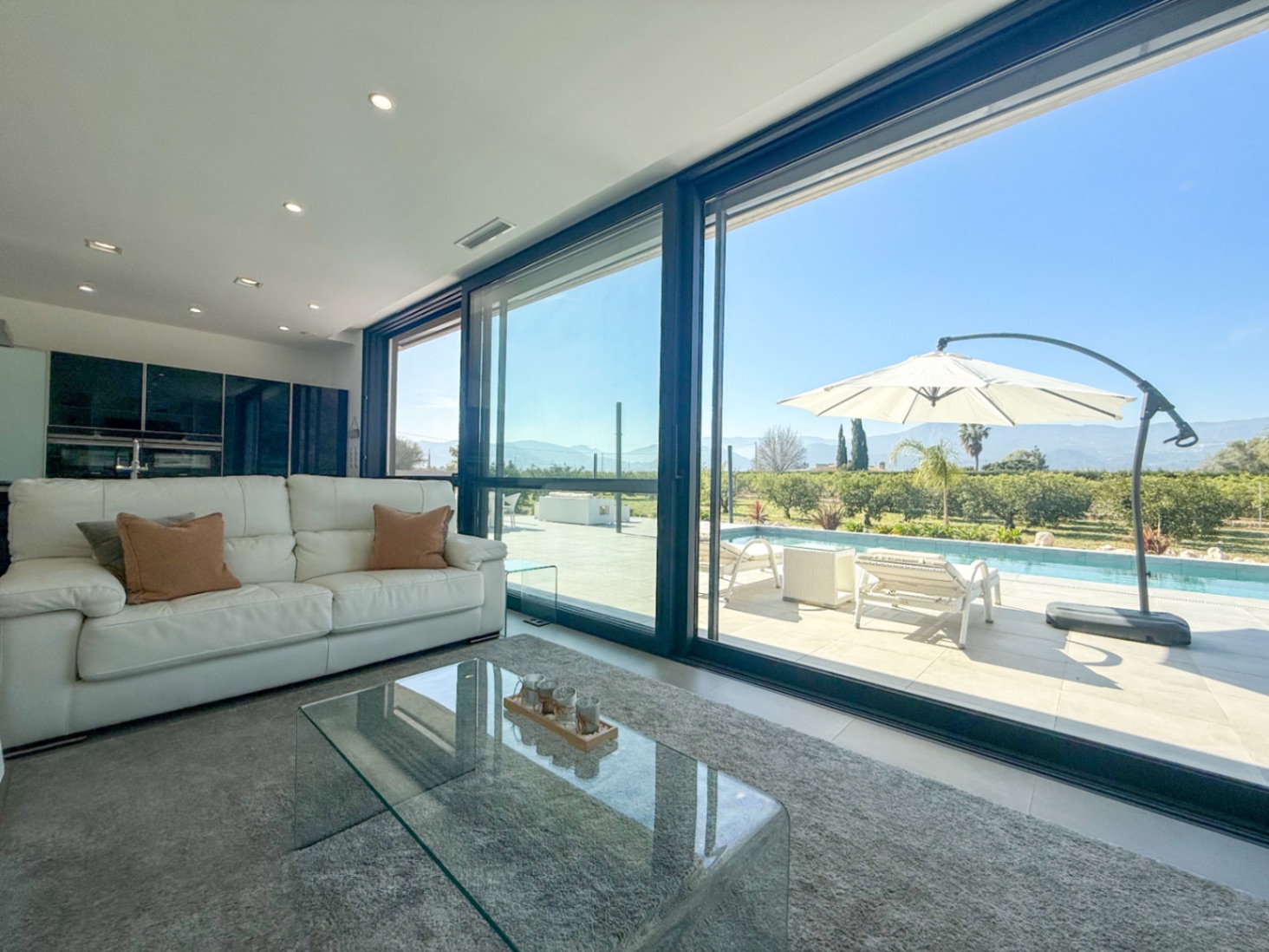 Villa moderna en venta  en Tormos
