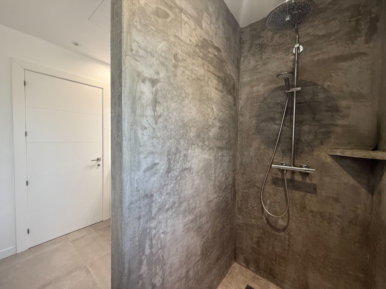 Villa moderna en venta  en Tormos