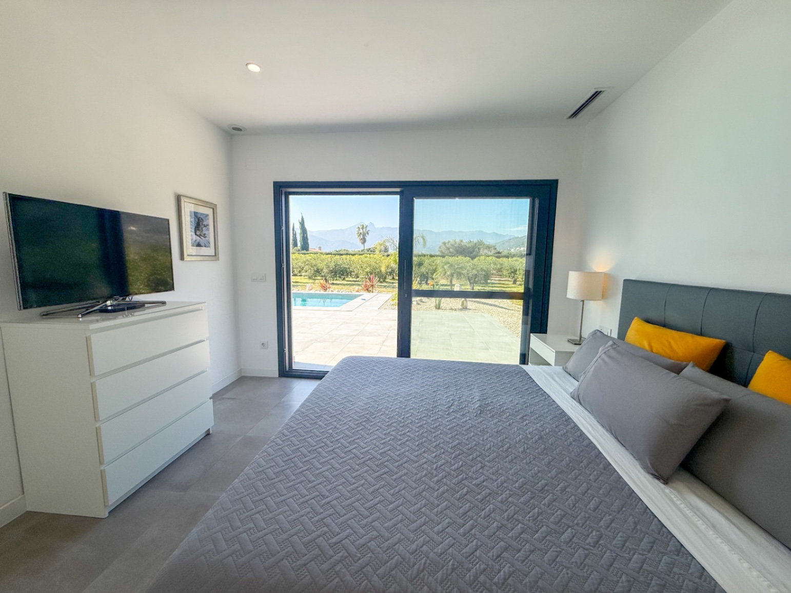 Villa moderna en venta  en Tormos