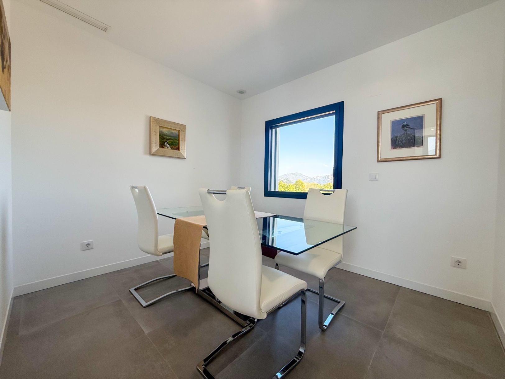 Villa moderna en venta  en Tormos