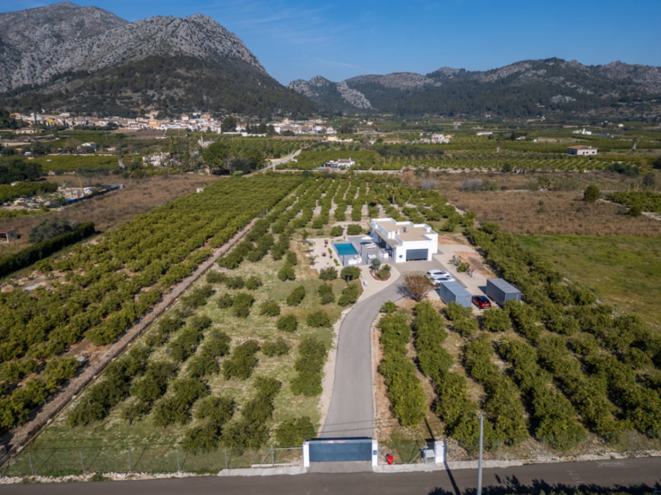 Villa moderna en venta  en Tormos