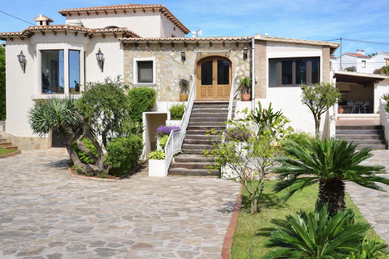 Preciøs villa til salgs i Denia i San Nicolás.