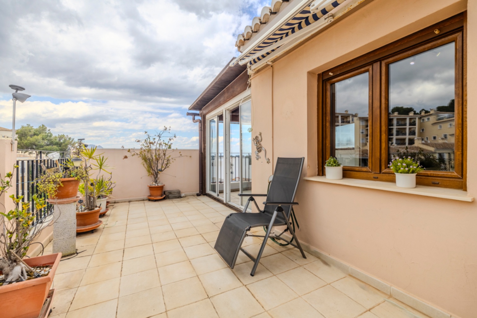 Bonito ático en venta en La Pedrera con vistas panorámicas.