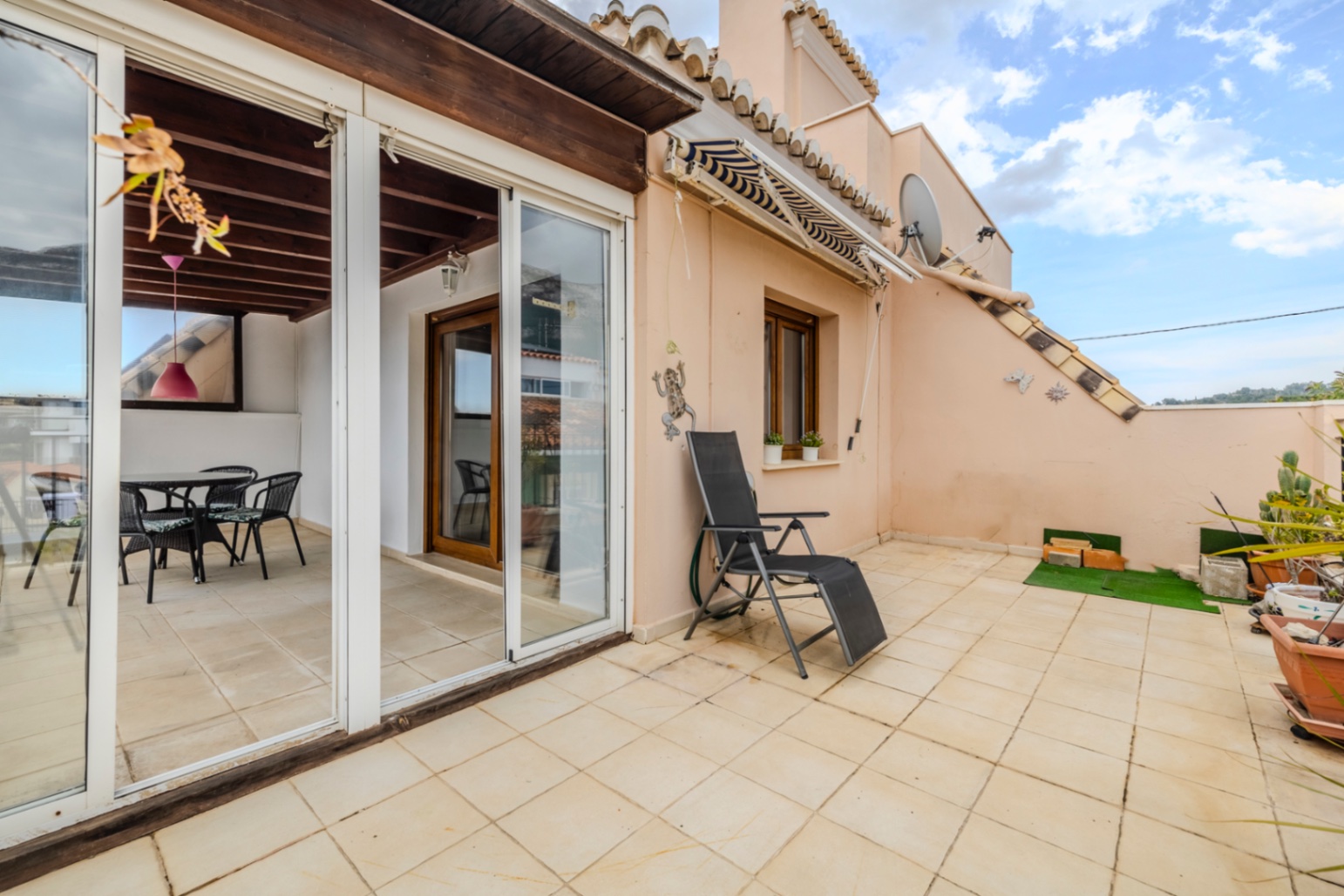 Bonito ático en venta en La Pedrera con vistas panorámicas.