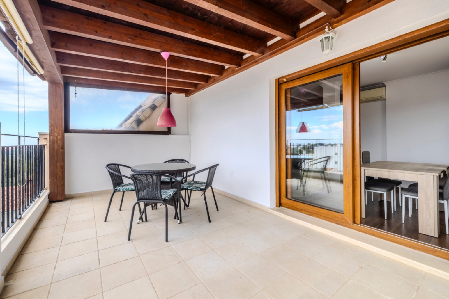 Bonito ático en venta en La Pedrera con vistas panorámicas.