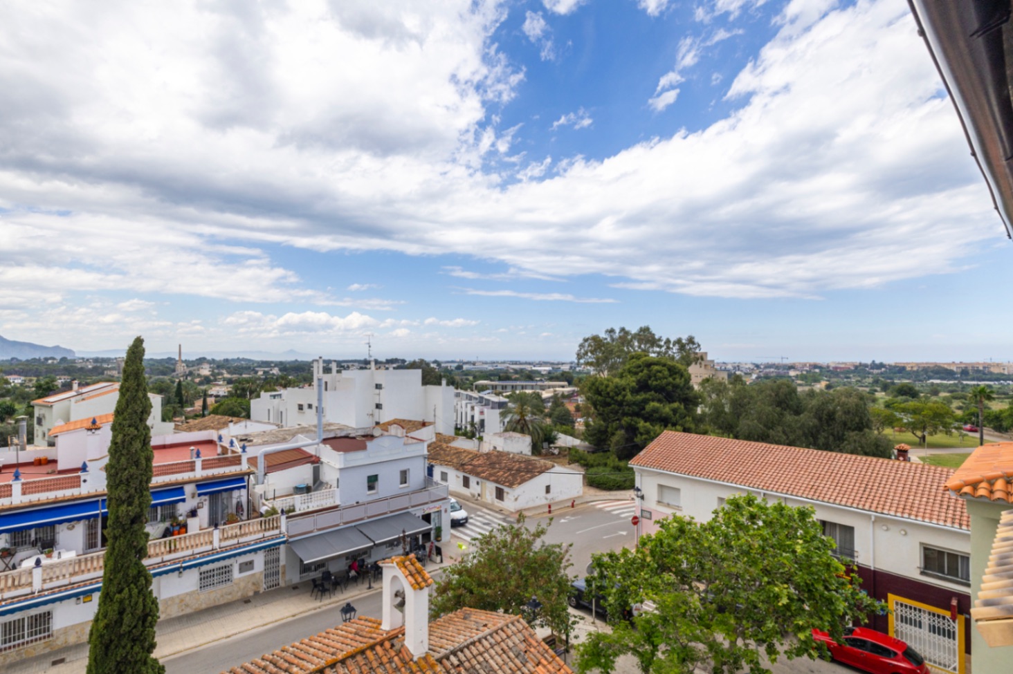 Bonito ático en venta en La Pedrera con vistas panorámicas.