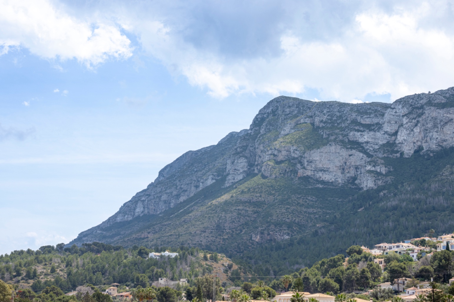 Bonito ático en venta en La Pedrera con vistas panorámicas.