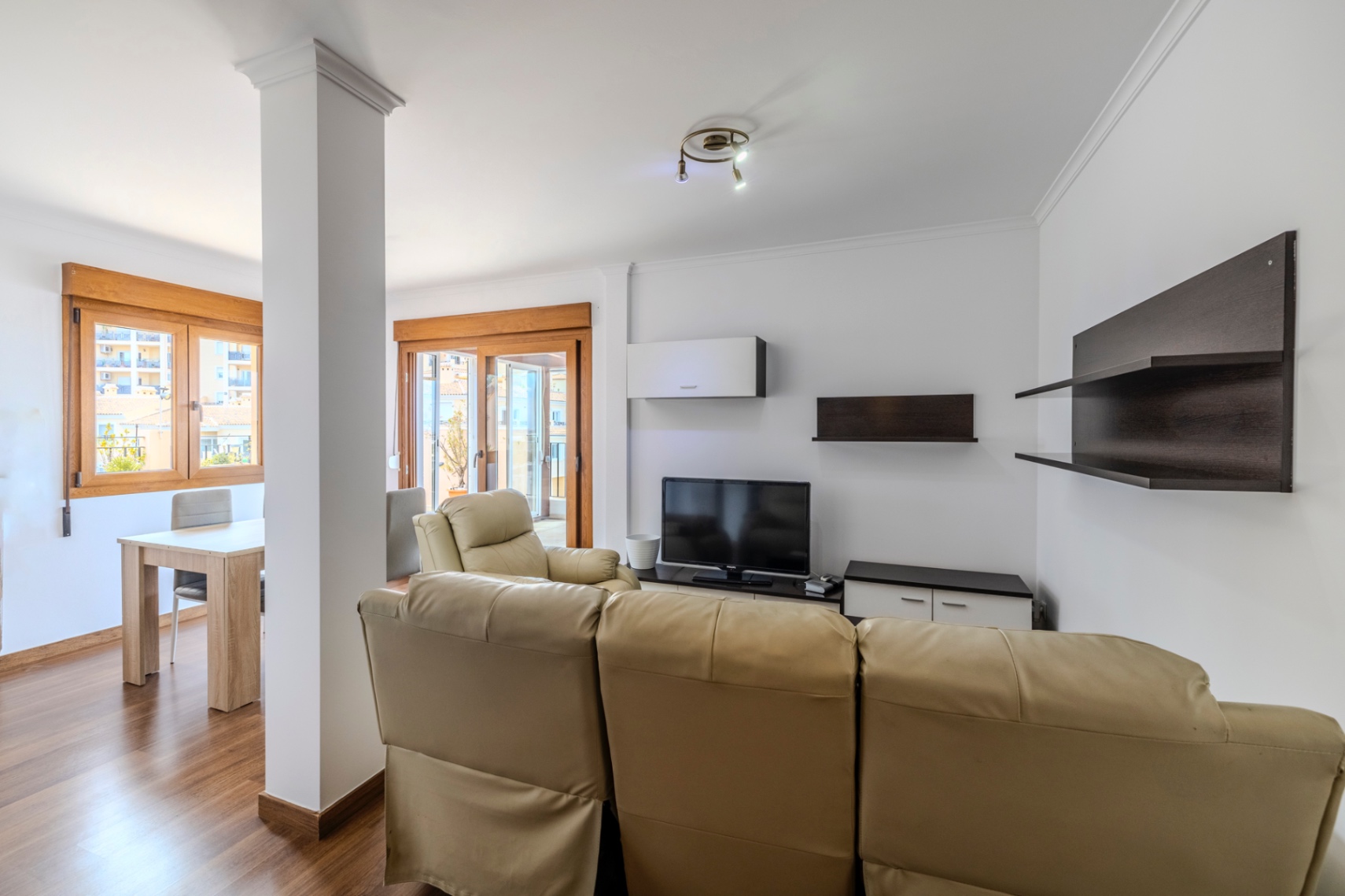Bonito ático en venta en La Pedrera con vistas panorámicas.