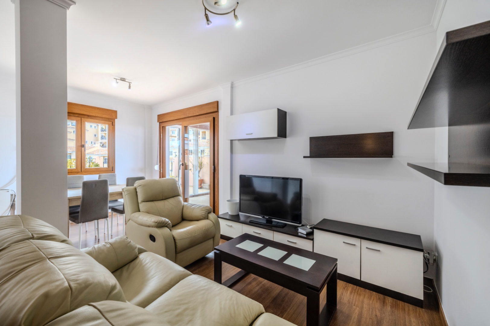 Bonito ático en venta en La Pedrera con vistas panorámicas.