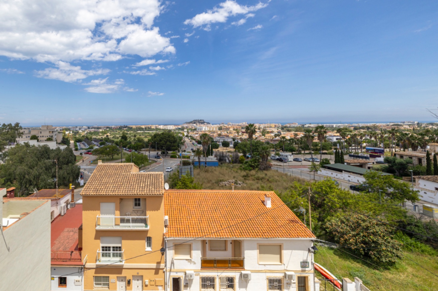 Bonito ático en venta en La Pedrera con vistas panorámicas.