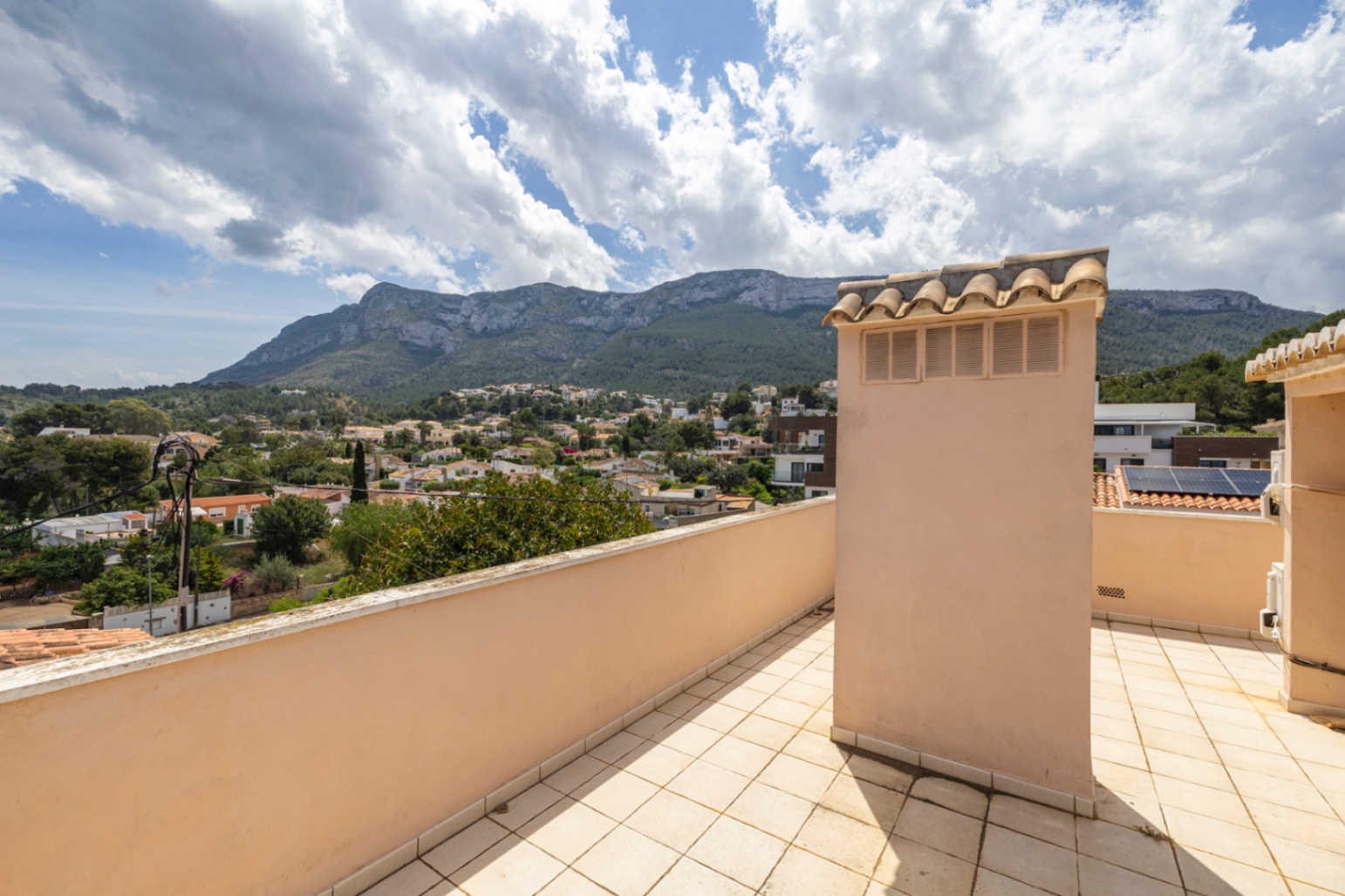 Bonito ático en venta en La Pedrera con vistas panorámicas.