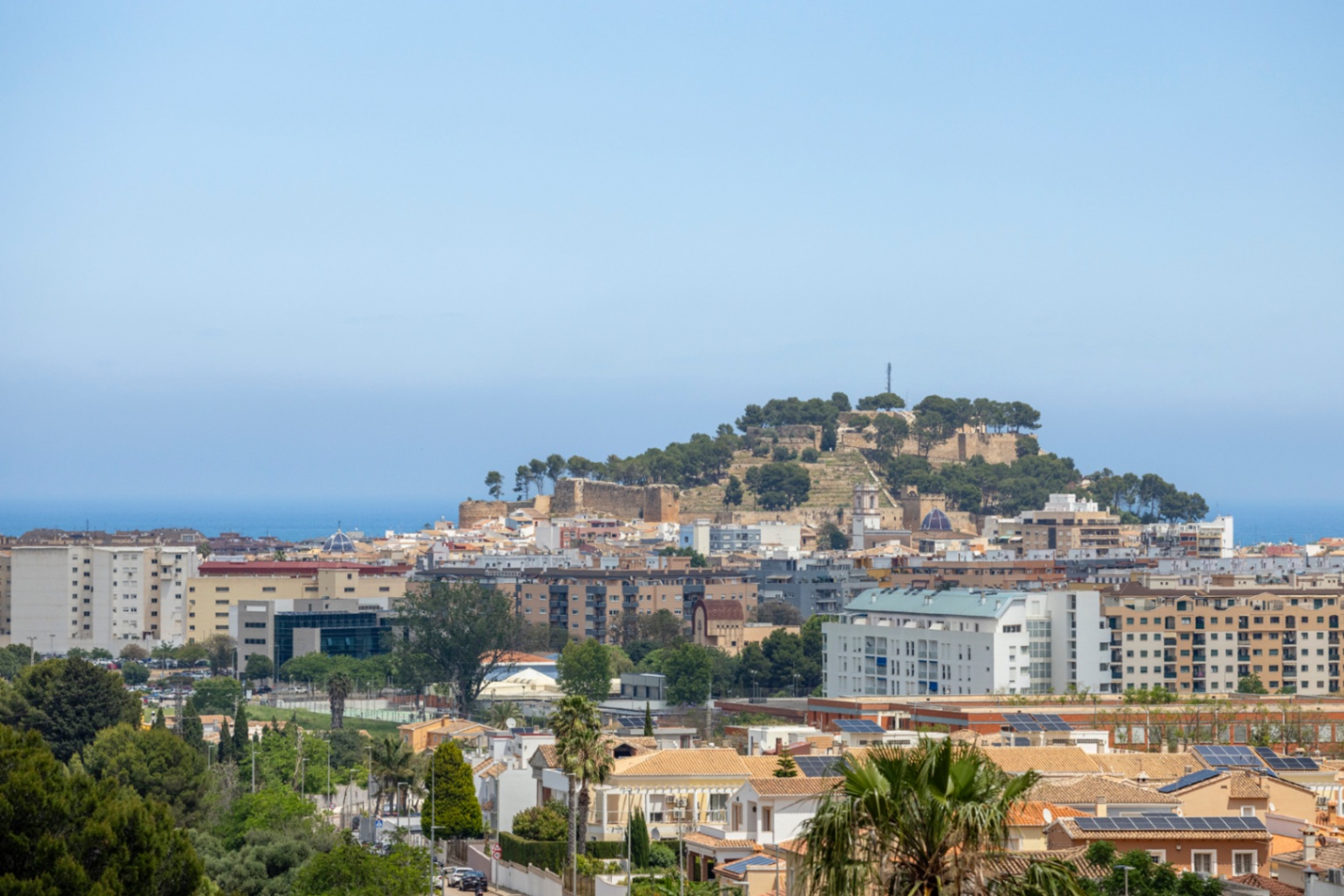 Bonito ático en venta en La Pedrera con vistas panorámicas.
