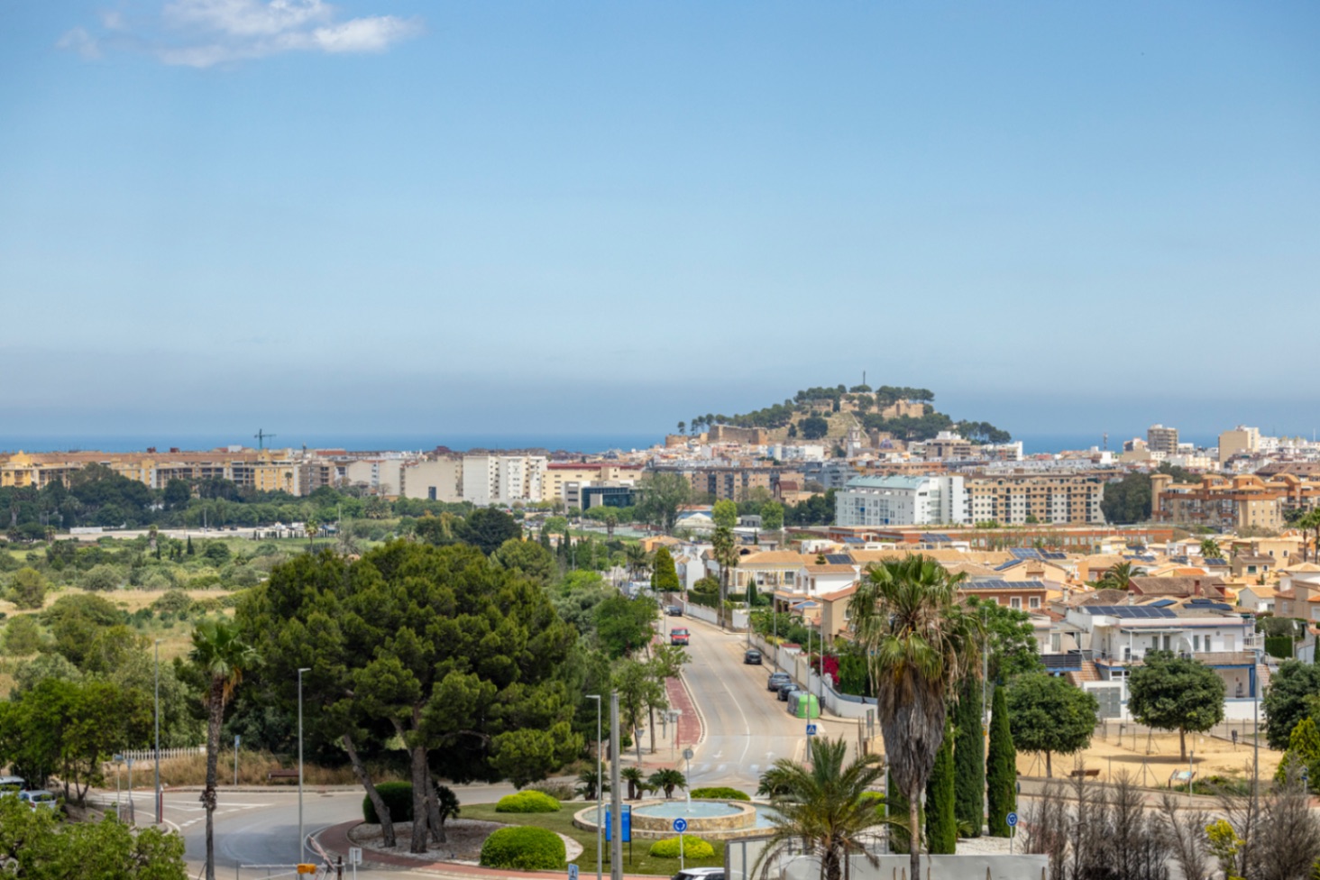 Bonito ático en venta en La Pedrera con vistas panorámicas.