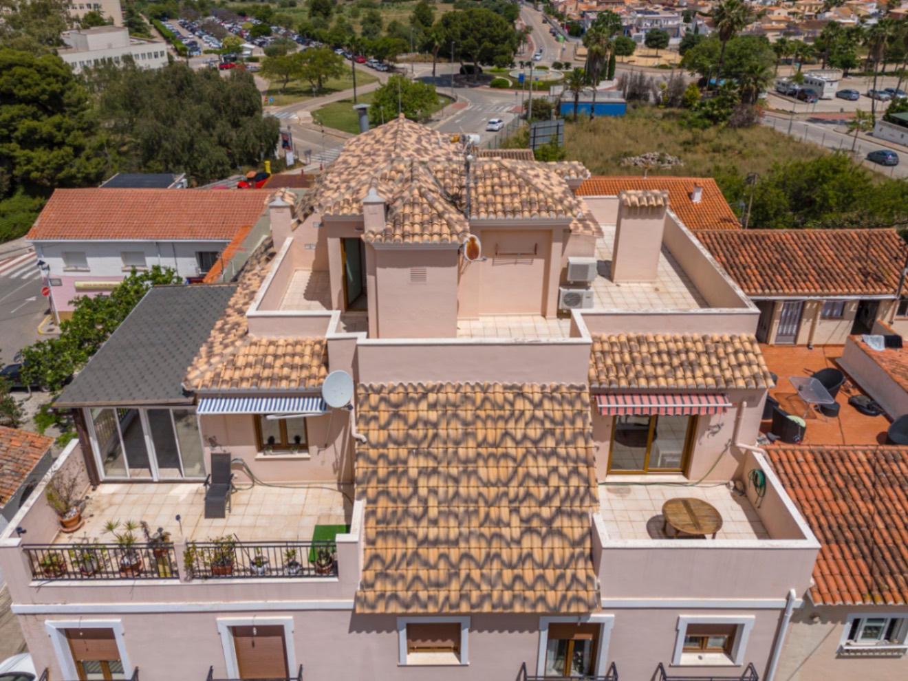 Bonito ático en venta en La Pedrera con vistas panorámicas.