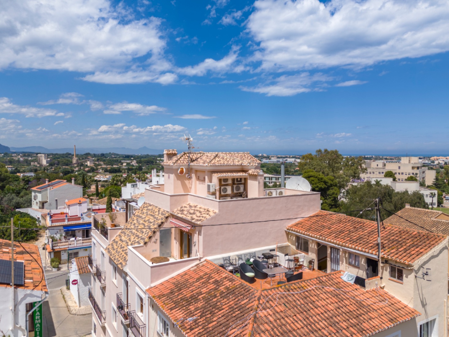 Bonito ático en venta en La Pedrera con vistas panorámicas.