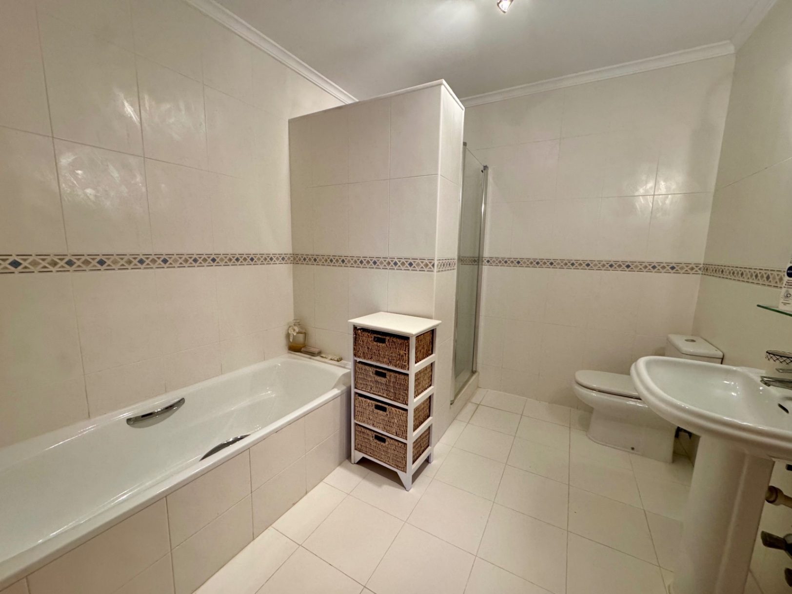 VILLA CON MUCHO ENCANTO EN VENTA EN LA SELLA CON PRECIOSAS VISTAS 