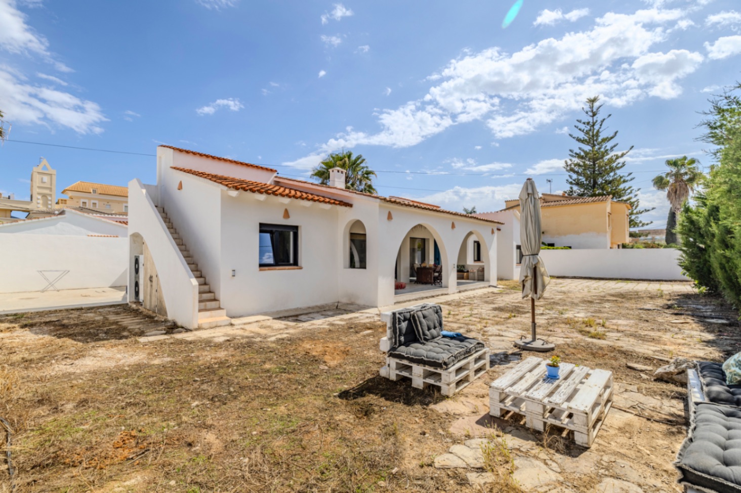 Bonito y recién reformado chalet en venta en Las Marinas de Denia.
