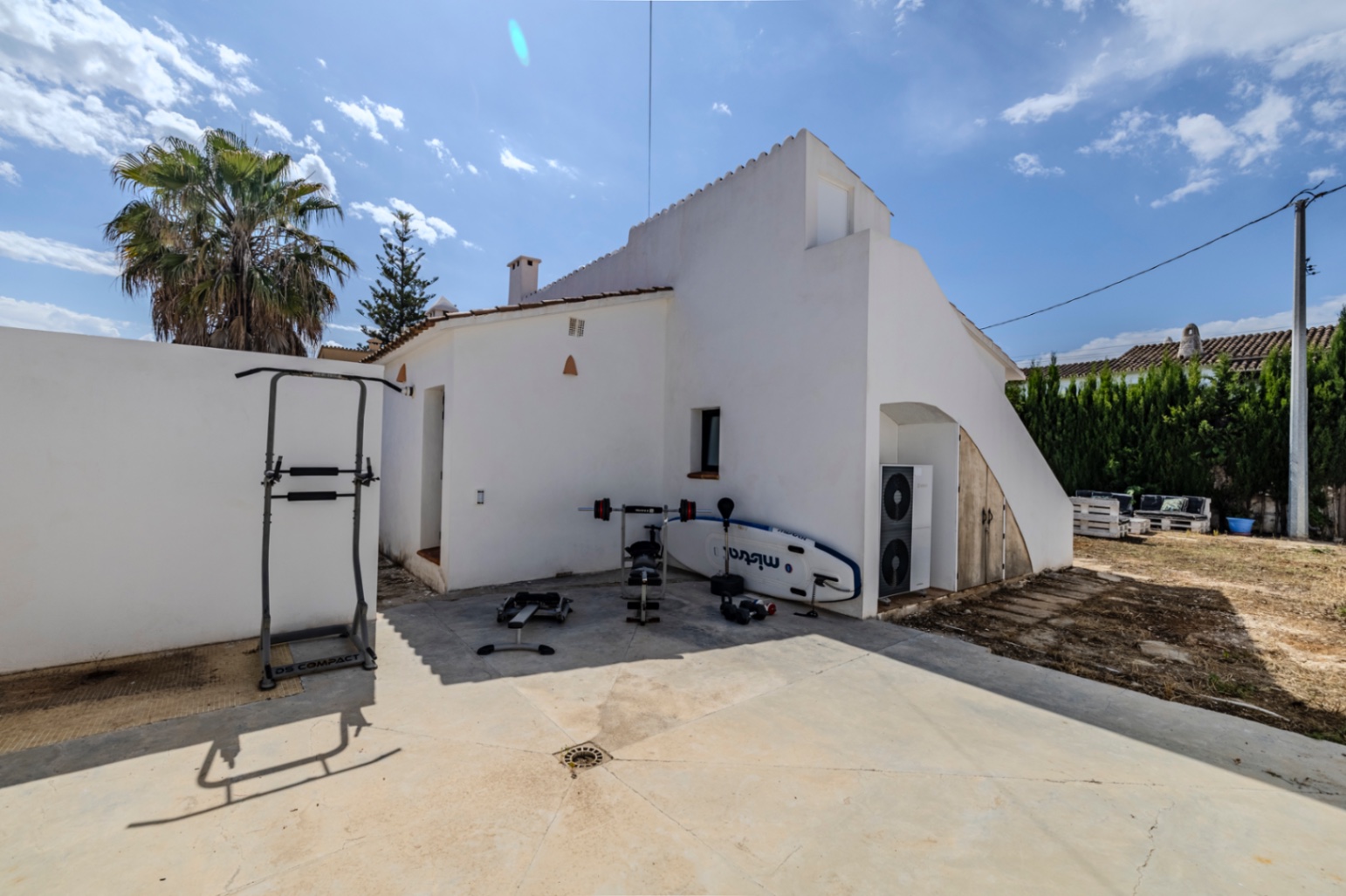 Bonito y recién reformado chalet en venta en Las Marinas de Denia.
