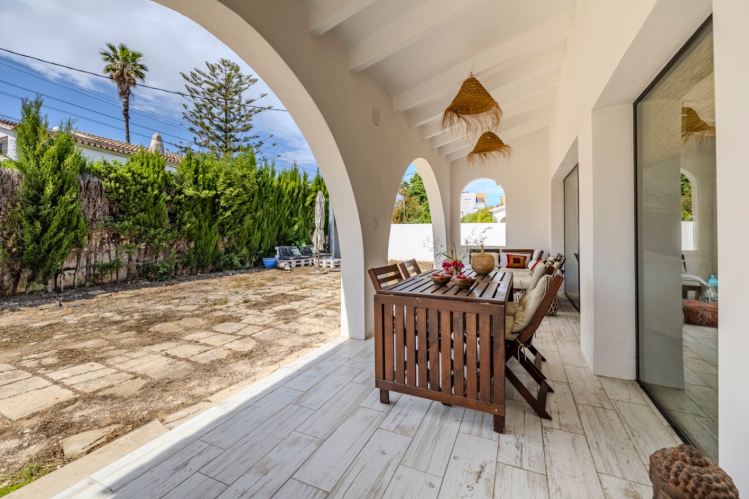 Bonito y recién reformado chalet en venta en Las Marinas de Denia.