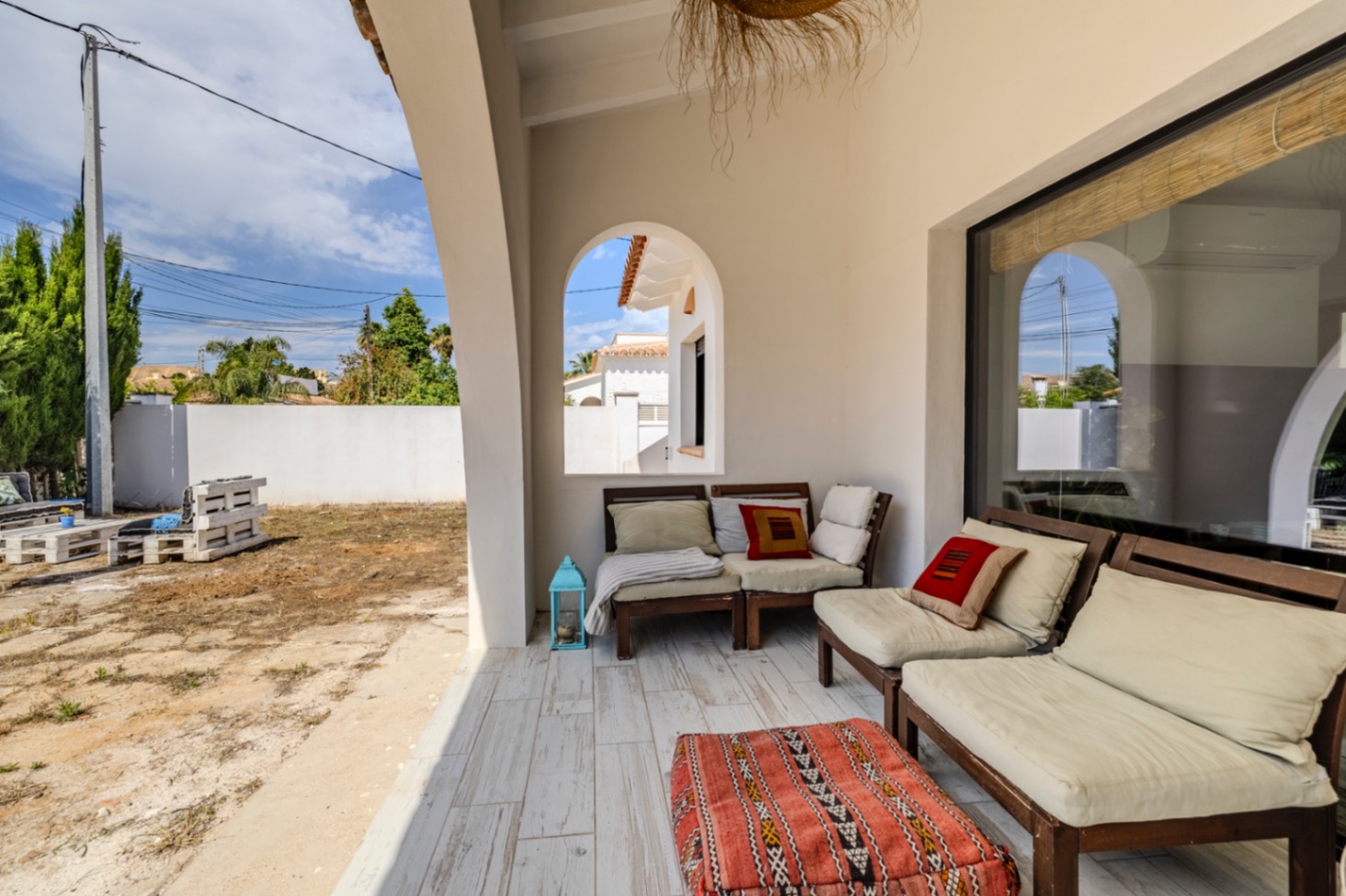 Bonito y recién reformado chalet en venta en Las Marinas de Denia.