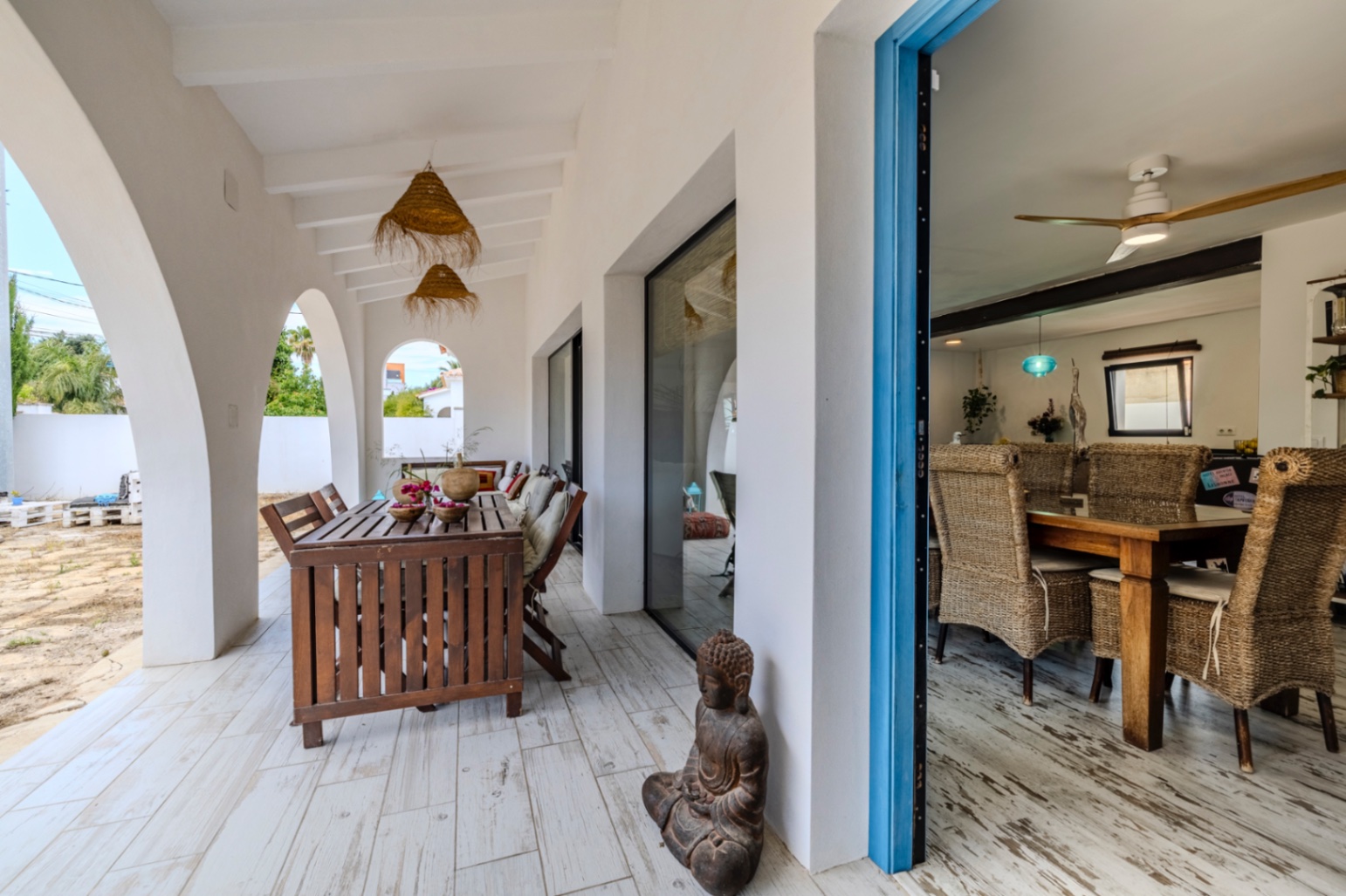 Bonito y recién reformado chalet en venta en Las Marinas de Denia.