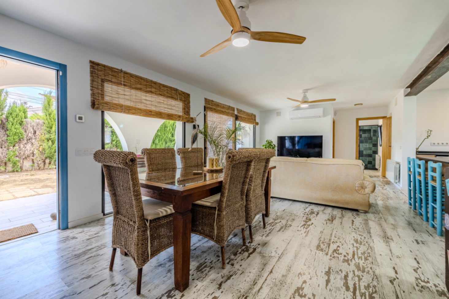 Bonito y recién reformado chalet en venta en Las Marinas de Denia.
