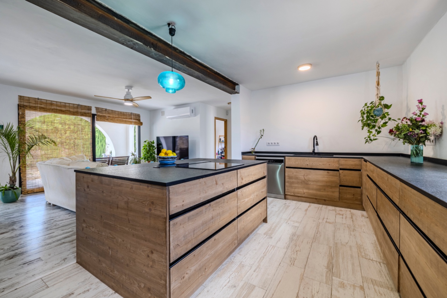 Bonito y recién reformado chalet en venta en Las Marinas de Denia.