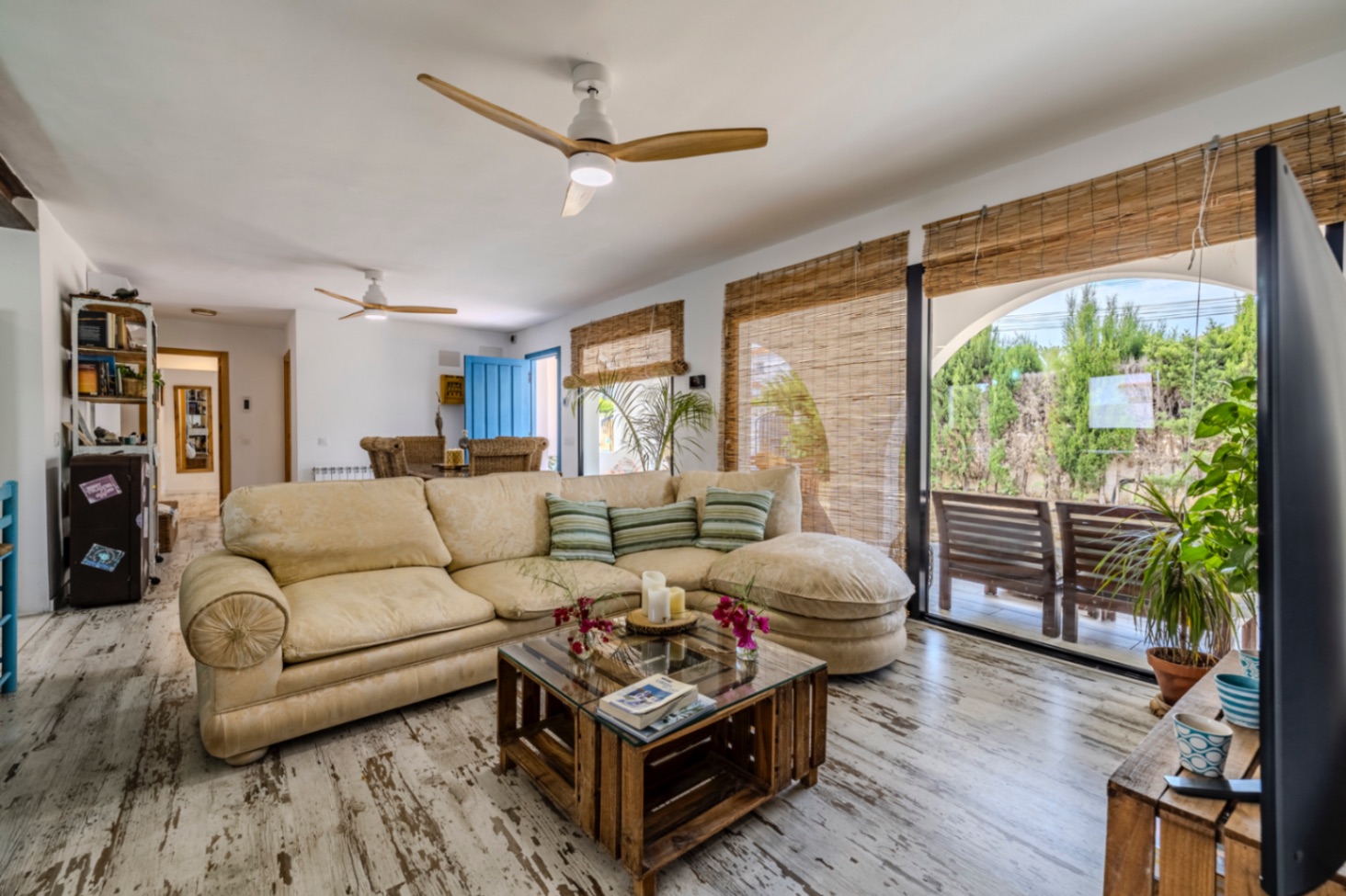 Bonito y recién reformado chalet en venta en Las Marinas de Denia.