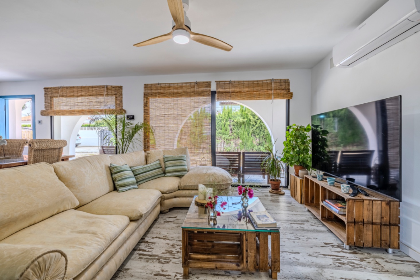 Bonito y recién reformado chalet en venta en Las Marinas de Denia.