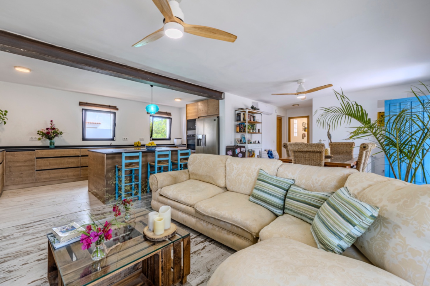 Bonito y recién reformado chalet en venta en Las Marinas de Denia.