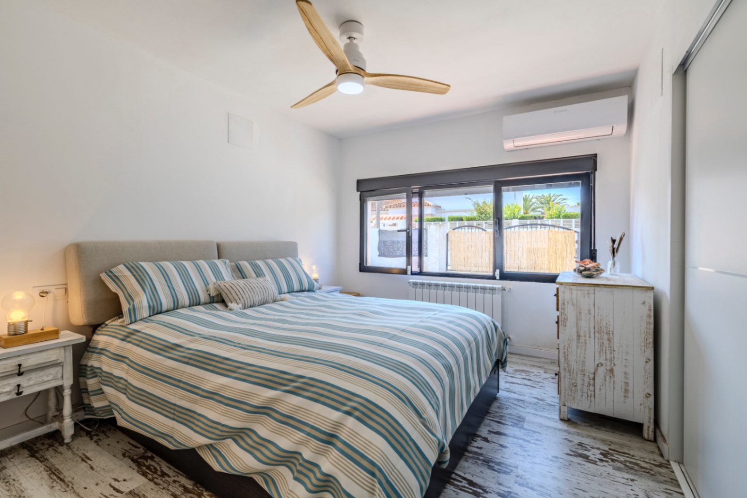 Bonito y recién reformado chalet en venta en Las Marinas de Denia.