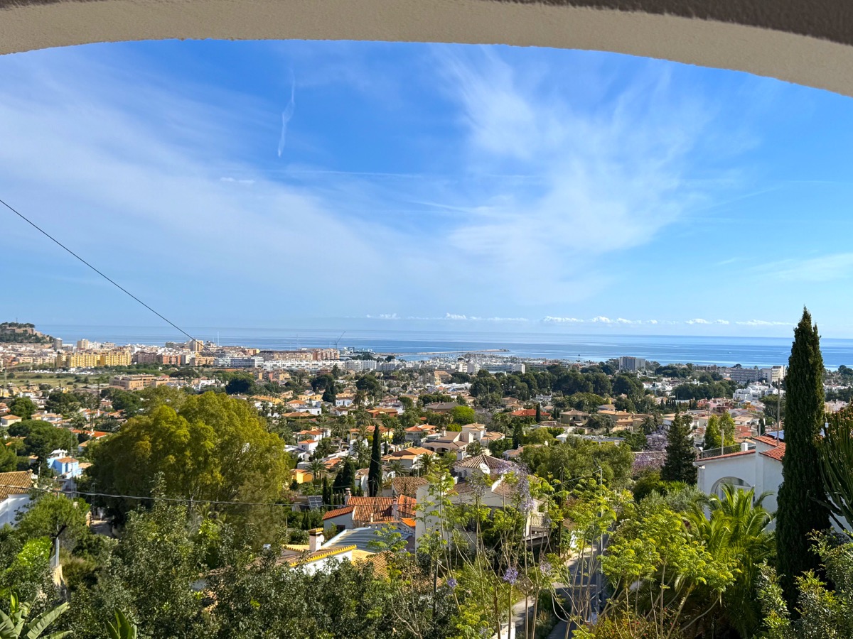 Bonito y amplio chalet en venta en Denia, en la zona del Montgó.